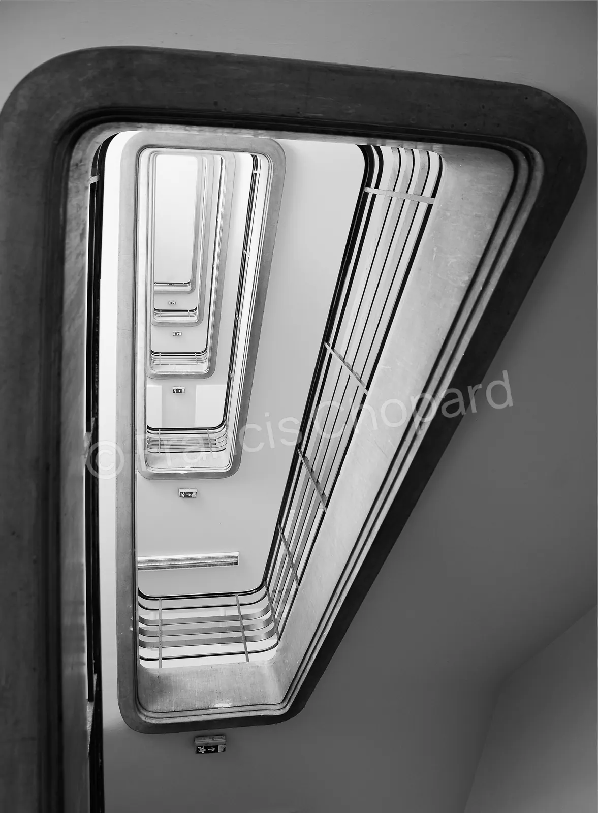 Perspective verticale d’un escalier rectangulaire